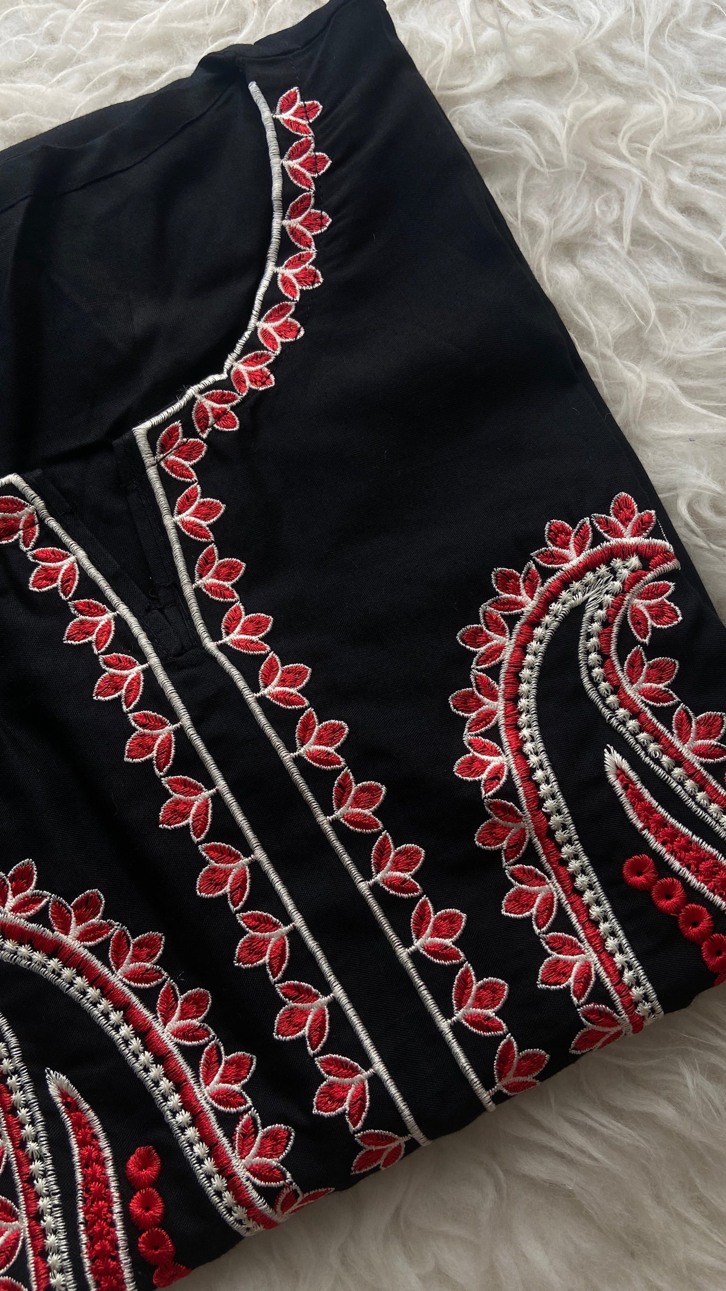 2 pc BLACK ROSE Embroidered Co Ords (Arabic Lawn)