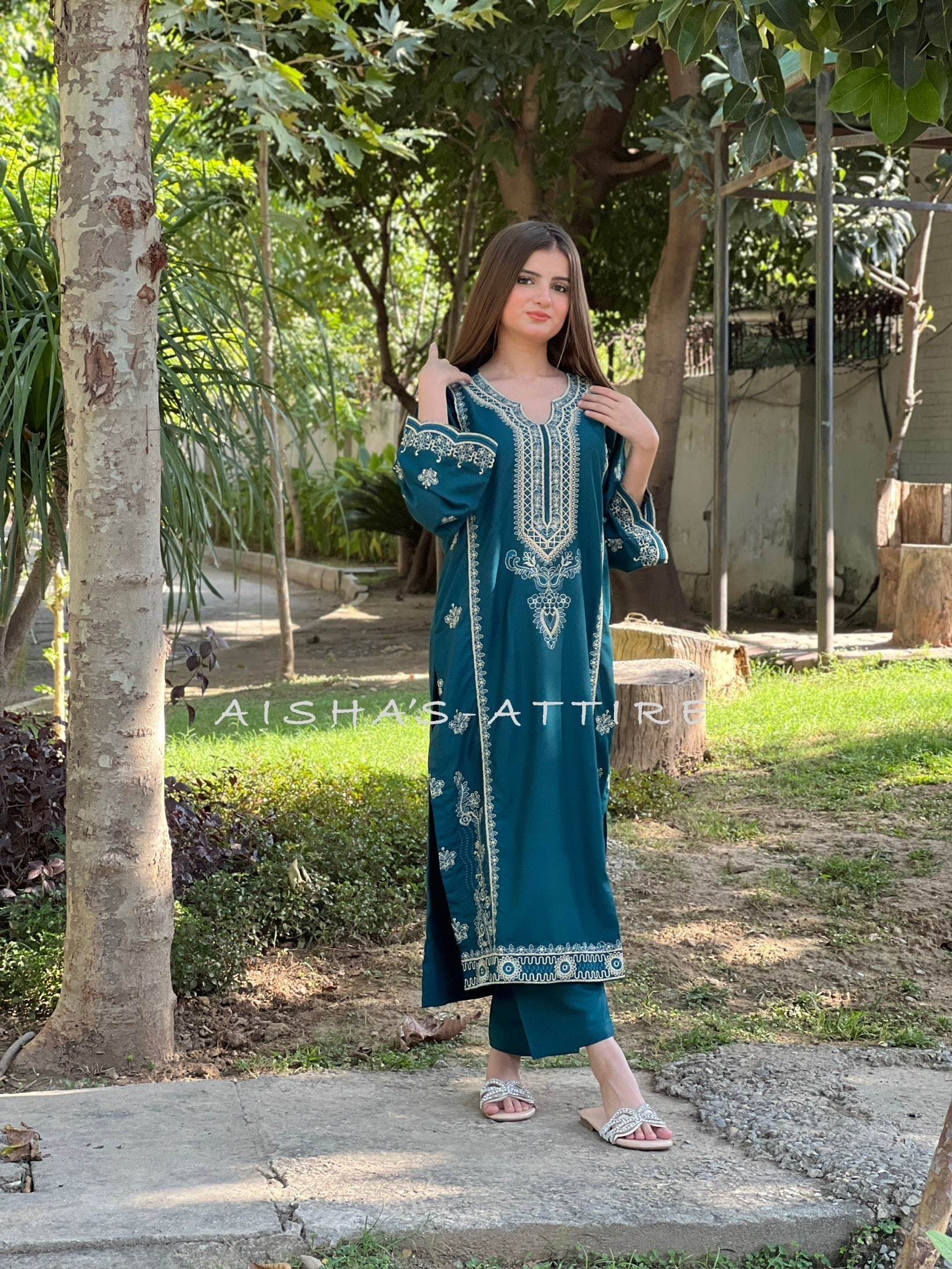 EMARLD GRACE Embroidered 2 pc