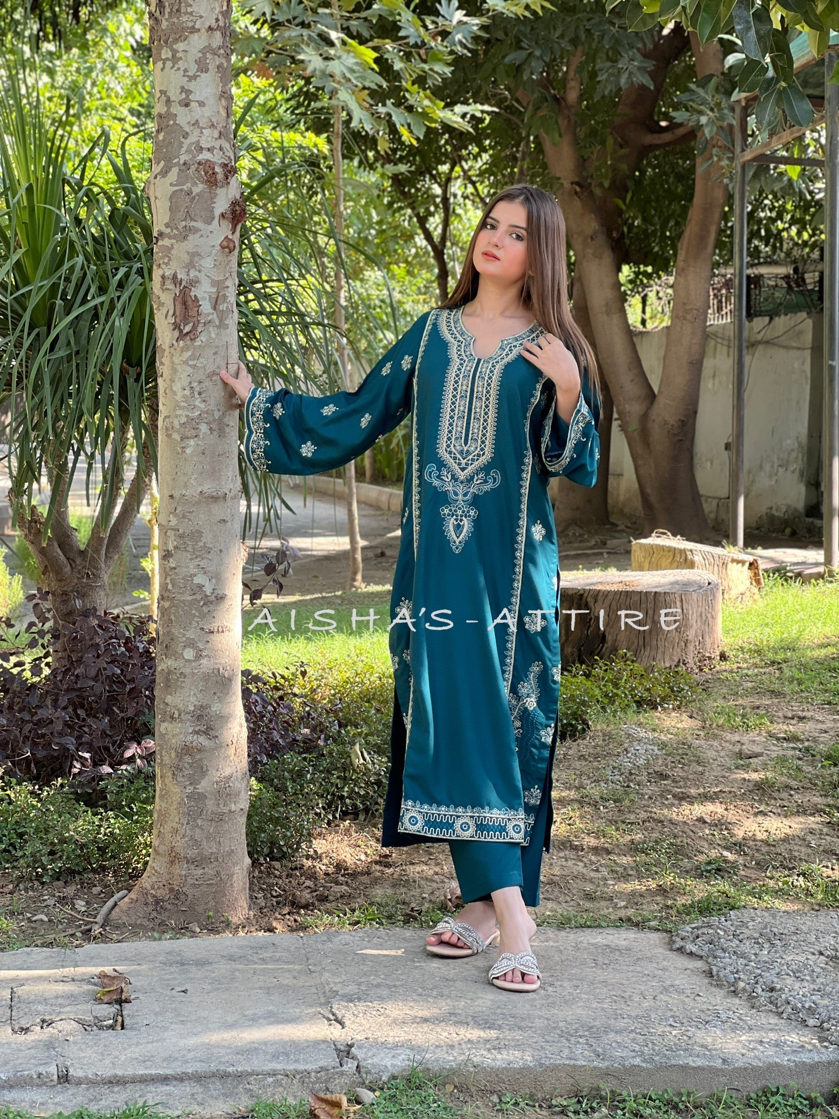 EMARLD GRACE Embroidered 2 pc