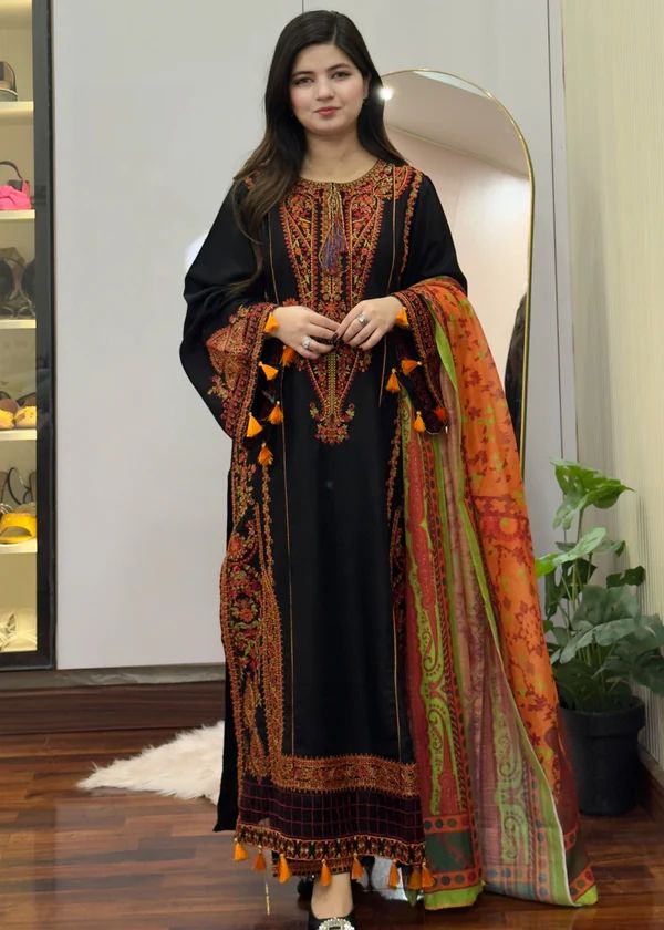 INAYA embroidered 3 pc