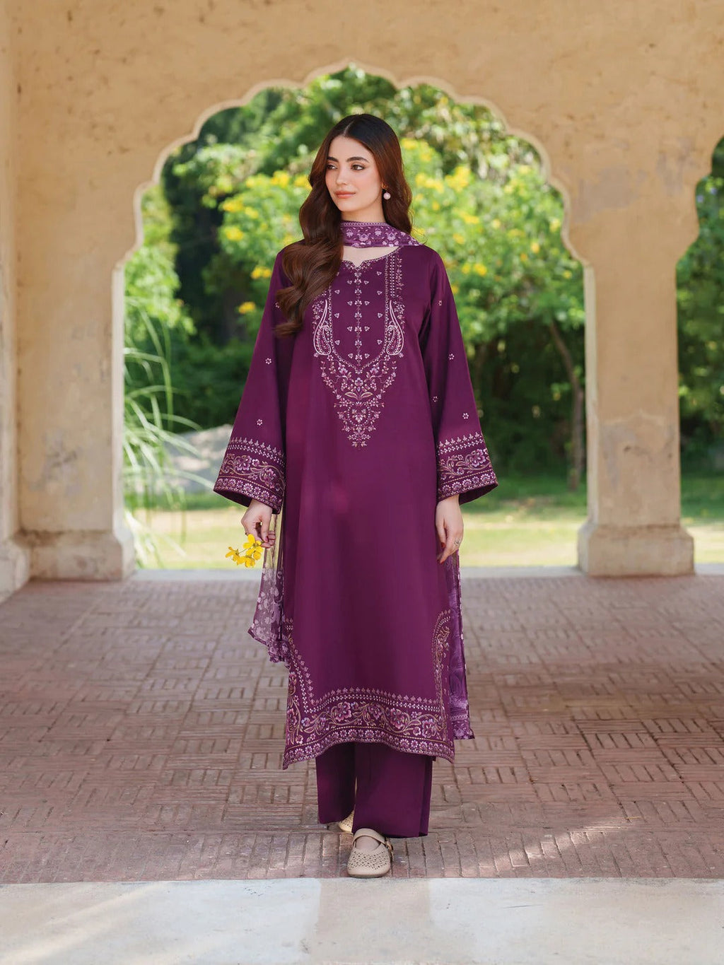 Kaavish Embroidered 3pc