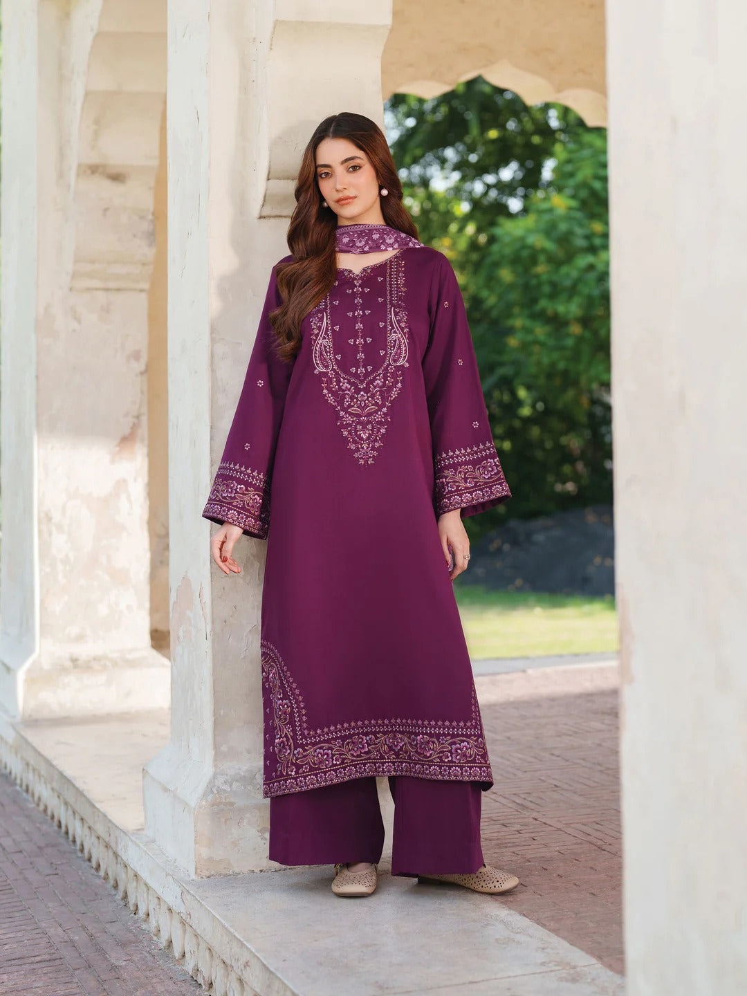 Kaavish Embroidered 3pc
