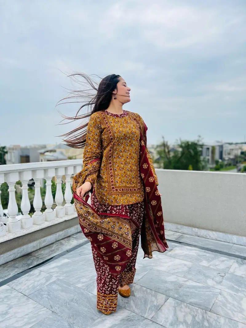 Gulnaaz 3pc Suit With Farshi Shalwar